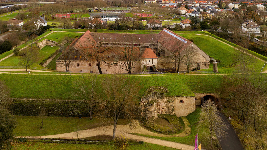 Luftaufnahme der Festungsanlage Rüsselsheim