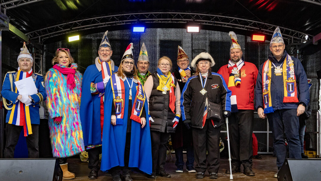 Gruppenfoto bei der Narrenorden-Verleihung bei der Fastnachts-Open-Air 2025