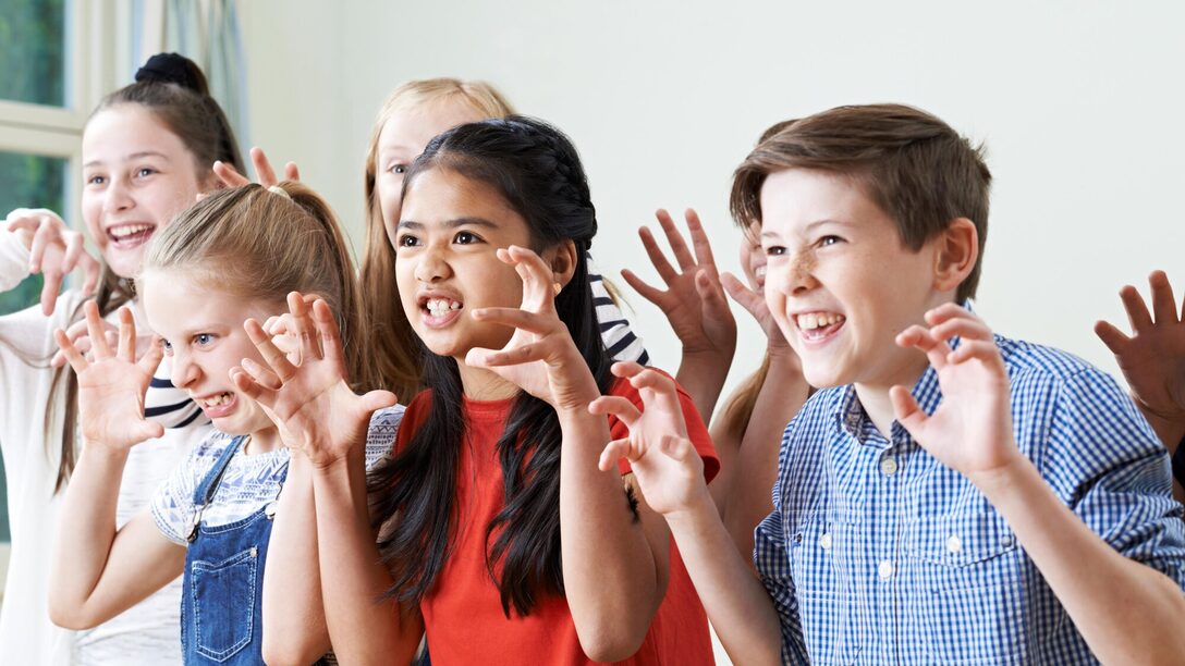 Kinder zeigen mit Körpersprache Emotionen