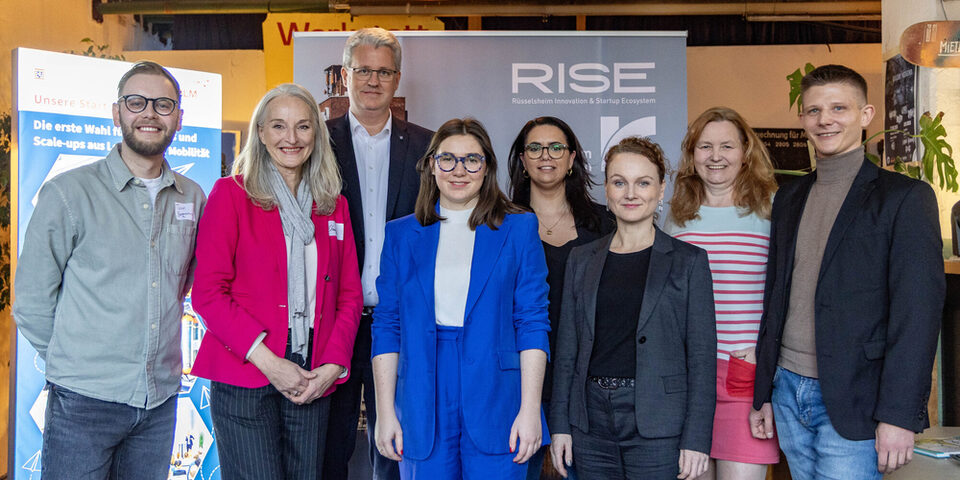 Ein Gruppenbild mit Veranstaltern und Referenten der Veranstaltung "RISE meets Hessischer Gründerpreis".