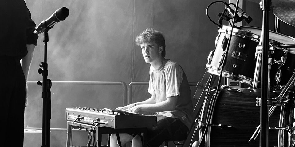 Samuel Heun bei einem Auftritt am Keyboard