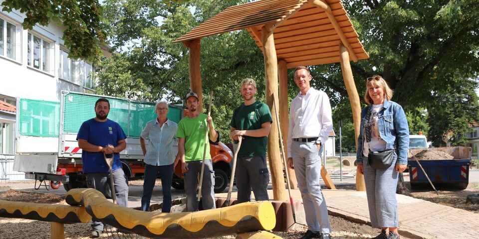 Das Bild zeigt die Außenspielanlage der Schillerschule