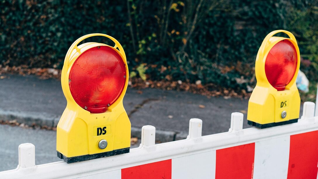 Symbolbild einer Straßenabsperrung