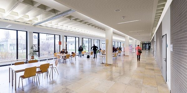 Foyer der Hochschule RheinMain