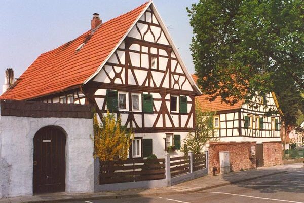 Haßlocher Ortskern mit historischen Fachwerkhäusern