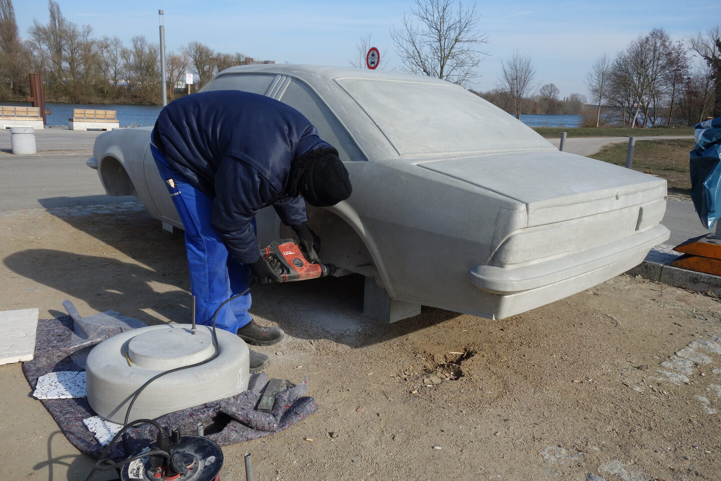 Dokumentation der Entstehung und Installation des Kunstwerks "Dauerparker" von Matthias Braun