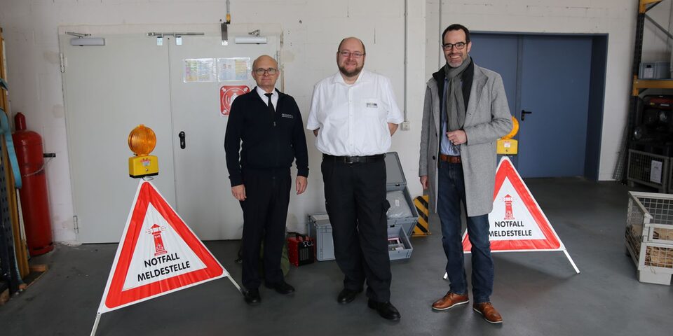 Leitung der Feuerwehr Jörg Wintermeyer, Abteilungsleiter Dr. Bernhard Kuczewski und Stadtrat Nils Kraft