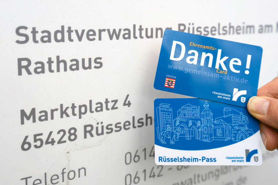 Ehrenamts-Card, Ehrenamtskarte, Rüsselsheim-Pass, Rüsselsheimpass, Danke, Hand