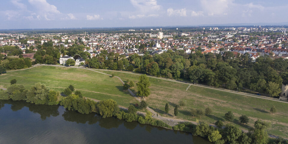 Rüsselsheim von Oben, Luftbild, Luftaufnahme, Main, Mainvorland