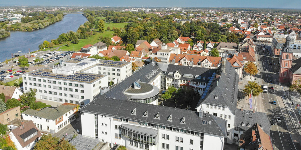 Luftbild Rathaus Stadt Rüsselsheim am Main