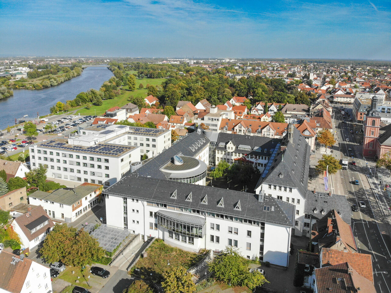 Luftbild Rathaus Stadt Rüsselsheim am Main