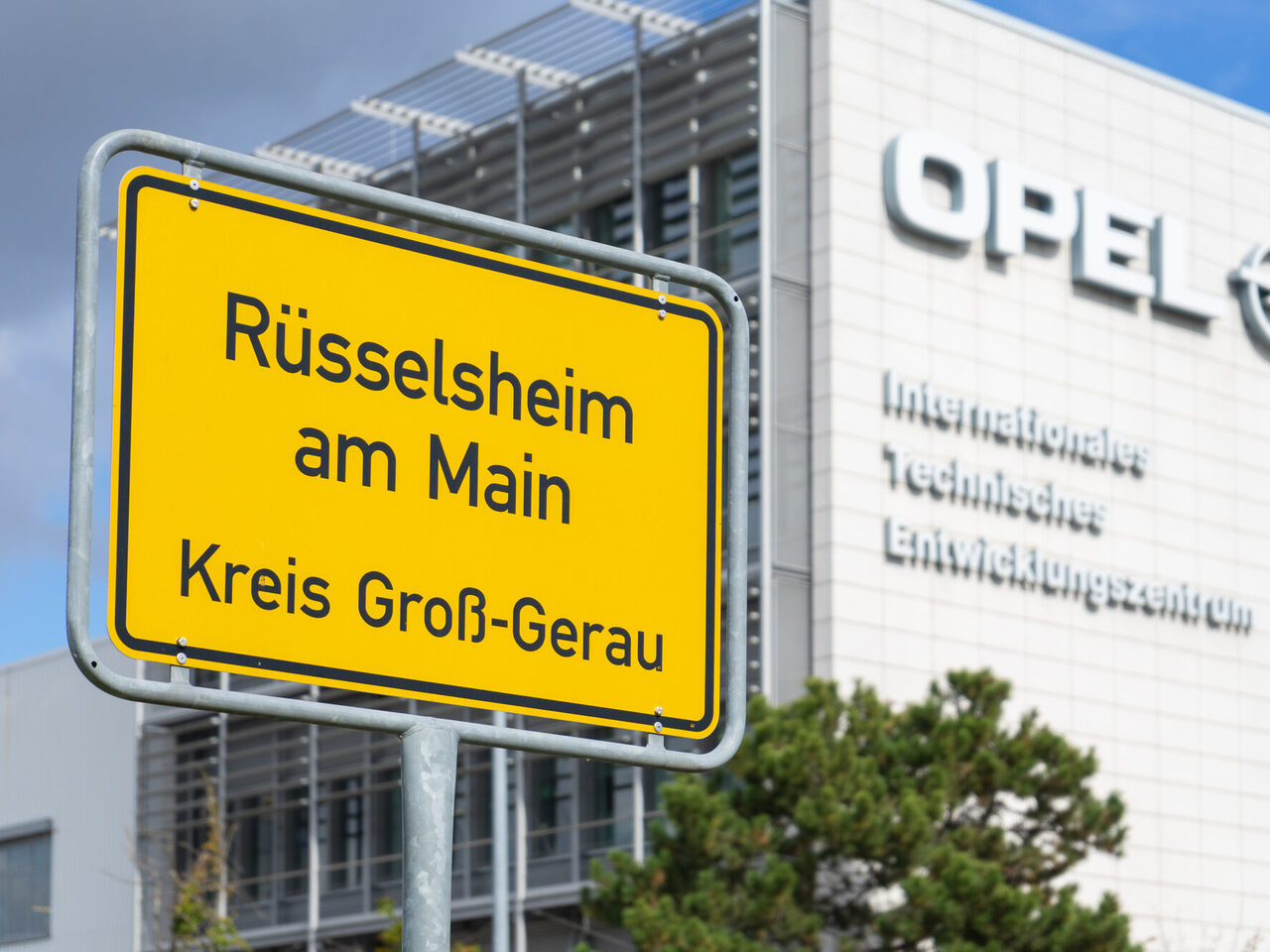Opel Entwicklungszentrum, Ortsschild