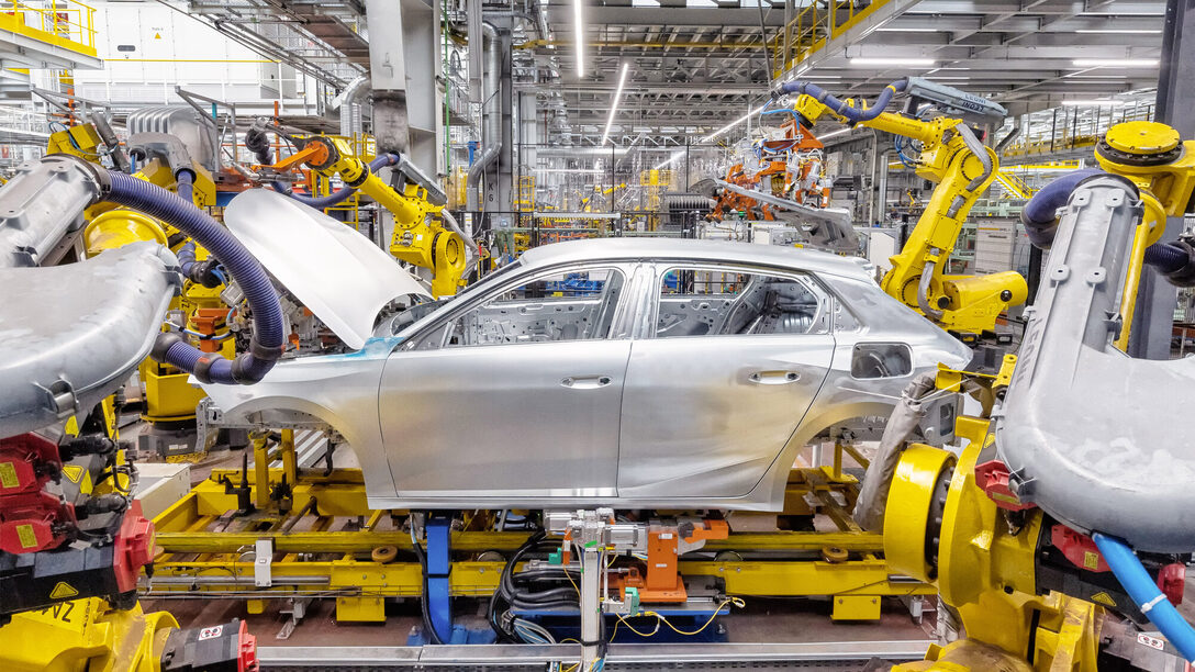 Produktionsstraße für den Automobilbau im Opel-Werk